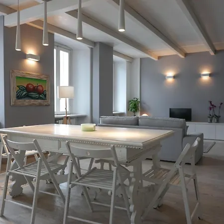 Volta 22 Apartment *