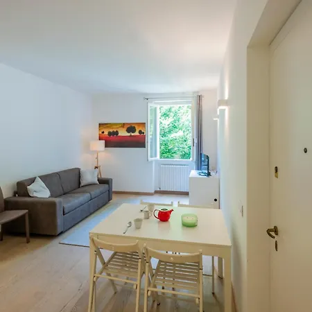 Appartement Overlooking The *