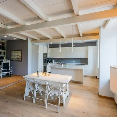 Appartement Overlooking The *